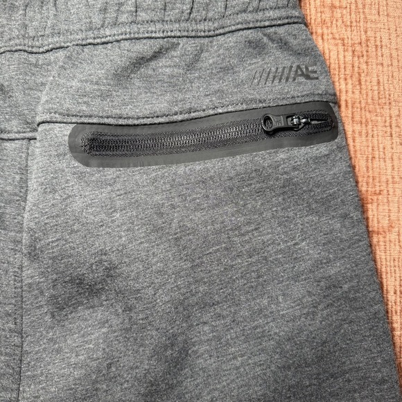 American Eagle Men's Tech Fleece Performance Shorts S Gray Zip Pockets Athletic - Picture 5 of 6